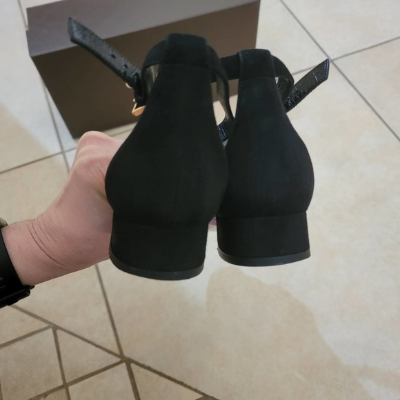 Gucci Suede Sandals Horsebit 38.5 Low Heel Black Gold Ankle Strap 338960 - Picture 12 of 15